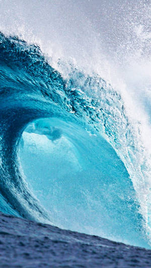 Curved Wave In Ocean Wallpaper