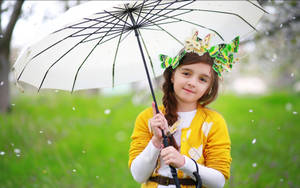 Cute Baby Girl White Umbrella Wallpaper