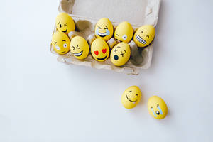 Cute Pastel Aesthetic Yellow Painted Eggs Wallpaper