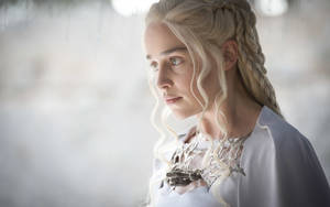 Daenerys Targaryen White Dress Portrait Wallpaper