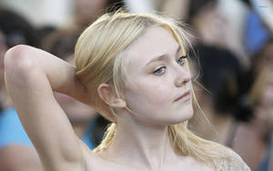 Dakota Fanning 2010 Los Angeles Film Festival Wallpaper