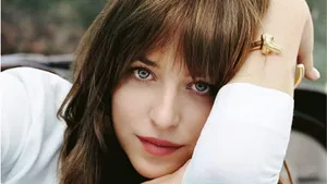 Dakota Johnson Close-up Wallpaper