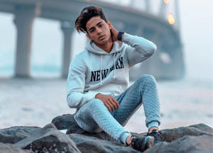 Danish Zehen By The Bridge And River Wallpaper