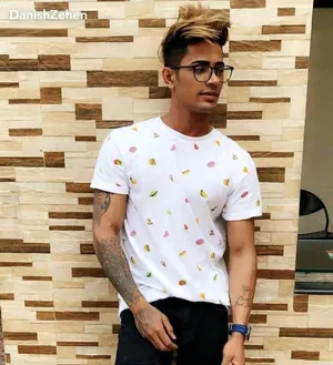 Danish Zehen Famous Indian Vlogger Wallpaper