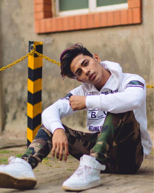 Danish Zehen In Cool White Outfit Wallpaper