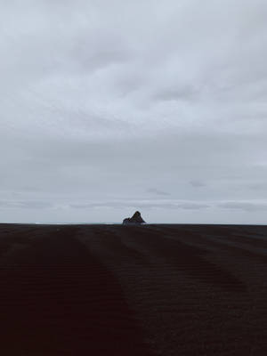 Dark Minimal Shoreline Wallpaper