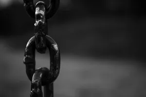 Dark Screen Chain Closed Snapshot Wallpaper