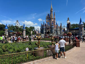 Daughter And Father At Disneyworld Wallpaper