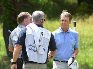 David Toms Shaking Hands With Caddie Wallpaper