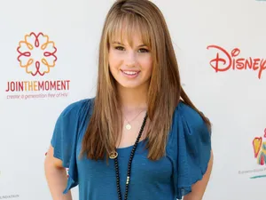 Debby Ryan Looks Amazing In A Crisp White Dress Wallpaper