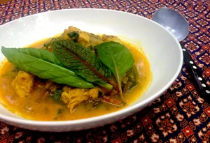 Delicious Khmer Chicken Thai Curry With Sorrel Wallpaper