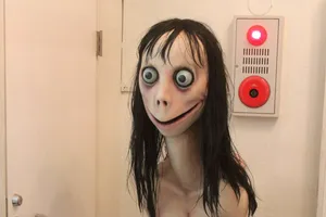 Deliciously Steamed Momos Served With Spicy Tomato Chutney Wallpaper