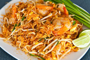 Delightful Platter Of Creamy Spicy Pad Thai Wallpaper