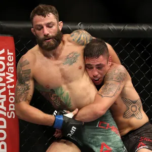 Diego Sanchez Fighting Michael Chiesa Wallpaper
