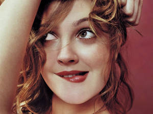 Drew Barrymore Biting Lip Look Wallpaper