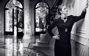 Drew Barrymore Vintage Elegant Look Wallpaper