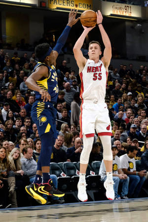 Duncan Robinson With His Remarkable Shot Wallpaper