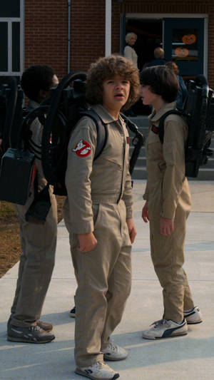 Dustin Stranger Things In Ghostbusters Costume Wallpaper