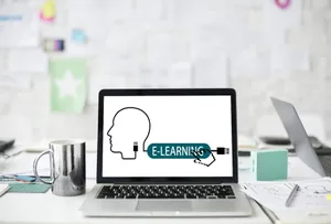 E-learning Graphics On Laptop Wallpaper