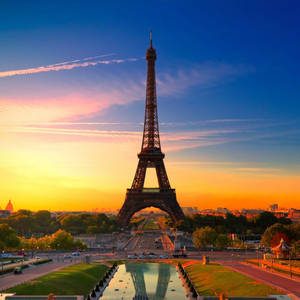 Eiffel Tower On Free Ipad Wallpaper