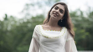 Elegance Personified - Nazriya In Hd White Dress Wallpaper