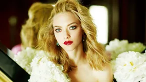 Elegant Blonde Beauty In Red Lipstick Wallpaper