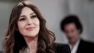 Elegant Celebrity Smile4 K Wallpaper