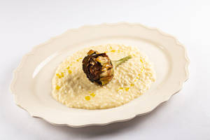 Elegant Gourmet Risotto With Dried Rose Garnish Wallpaper