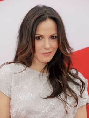 Elegant Mary Louise Parker Wallpaper