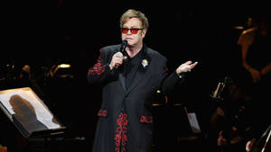 Elton John Glam Concert Maestro Wallpaper