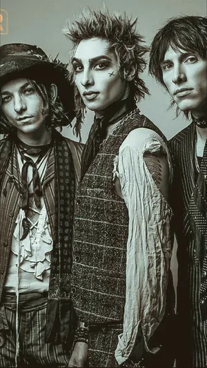 Emerson Barrett Palaye Royale Magazine Cover Wallpaper