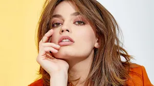 Emma Mackey Orange Wallpaper