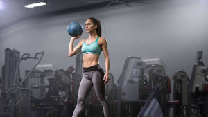 Download free Empowered Female Lifter Focusing On Her Fitness