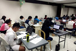 Engaged Students At A Comprehensive Lecture Wallpaper