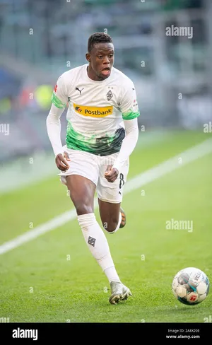 Enigmatic Swiss Midfielder Denis Zakaria In Action Wallpaper