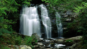 Enjoy The Breathtaking Views Of The Great Smoky Mountains Wallpaper