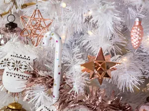 Enjoy The Festive Holiday While Staying Connected Wallpaper