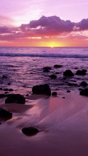 Enjoying A Relaxing Evening In Hawaii With Your Iphone Wallpaper