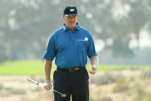 Ernie Els Holding A Golf Club Wallpaper