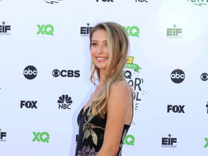 Eve Jobs At Q-super School Live Event Wallpaper