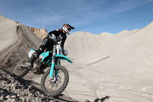 Explore The World Of Adventure On Your Own Terms With A Fox Dirt Bike Wallpaper