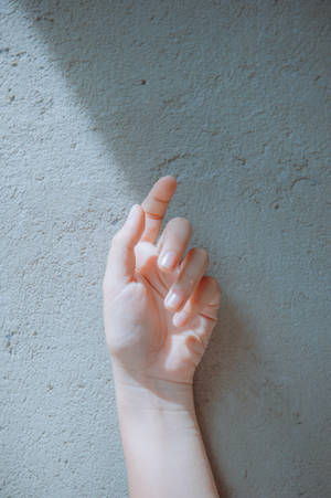 Fair-skinned Hand Wallpaper