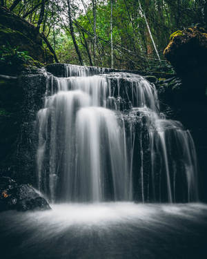 Falling Water Of Strickland Falls Wallpaper