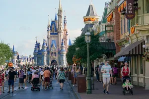 Families Walking Along Disneyworld Wallpaper