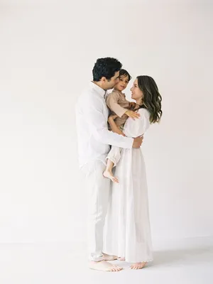 Family Portrait White Theme Photography Wallpaper