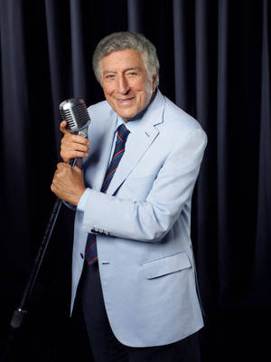 Famous American Actor Tony Bennett Wallpaper