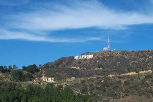 Far View Of Hollywood Sign Wallpaper