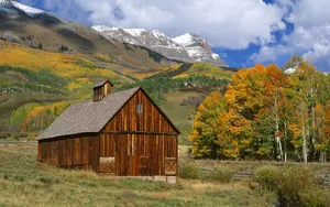 Farmhouse In Mountain Country Scenes Wallpaper