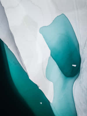 Feel Flawless & Fashionable With A Turquoise Iphone. Wallpaper