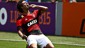 Flamengo Fc Star Player - Willian Arao In Action Wallpaper
